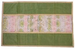 527.  Tela con flores aplicada con galones sobre tela verde.España, finales del S. XVIII.