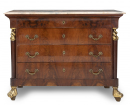 1176.  Cómoda en madera de caoba y madera tallada y dorada, a la manera de Adriá Ferrán.Trabajo mallorquín, h. 1830.