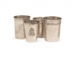723.  Lote de cuatro vasitos de diferente tamaño de plata grabada, dos con nombres "Juan Francisco" y "Eva".Tres con marcas, uno de ellos con marcas alemanas, S. XIX - XX.