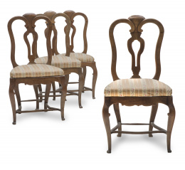 1237.  Juego de ocho sillas de estilo reina Ana de madera de nogal.Trabajo español, S. XVIII.