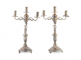 1008.  Pareja de candelabros de plata de tres brazos de luz, que se transforman en candeleros.Cataluña, S. XIX.