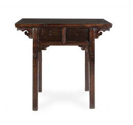850.  Consola de madera tallada.China, S. XIX.