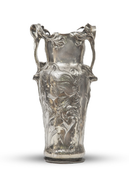 1413.  Jarrón de metal art-nouveau con figura femenina de perfil.h. 1900.