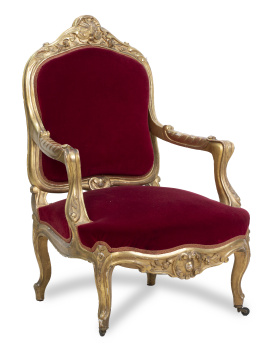 544.  Sillón de brazos de estilo Luis XV de madera tallada, estucada y dorada.Francia, S. XIX.