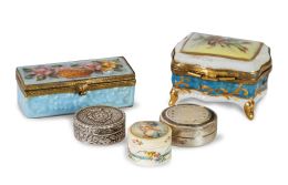 671.  Lote de cinco cajitas de porcelana, plata y marfil.S. XIX - XX.