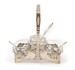 557.  Convoy art-nouveau en metal plateado, h. 1900.