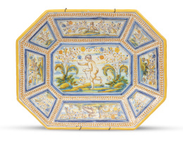 548.  Fuente octogonal de cerámica esmaltada de esquinas achaflanadas.Talavera, Ruiz de Luna, pp. del S. XX.