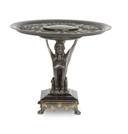 558.  "Tazza" en el estilo revival regencia de gusto egipcio, de bronce patinado, dorado y mármol.Inglaterra, primer cuarto del S. XIX.