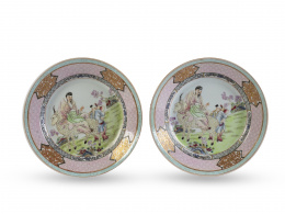 832.  Pareja de platos Qianlong de porcelana esmaltada de Compañía de IndiasChina, dinastia Qing.