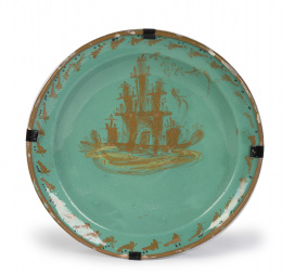 543.  Plato de cerámica esmaltada en verde y ocre.Manises, S. XX.