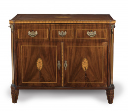 673.  Mueble aparador con marquetería de limoncillo y madera de caoba.Holanda, S. XIX