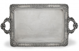1216.  Bandeja de plata con asas y perímetro repujado.España, S. XX