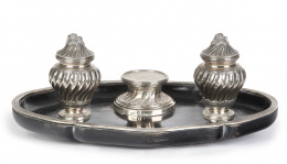 720.  Escribanía de madera lacada y plata.Valenti, S. XX.