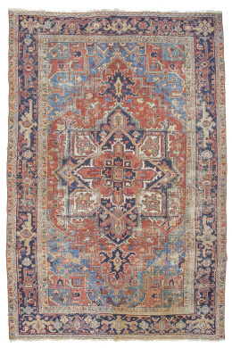 1034.  Alfombra antigüa en lana, heriz. Persia.