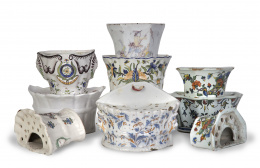 1078.  Colección de nueve "bouquetières" de loza francesa policromada. Trabajo francés, S. XIX - XX.