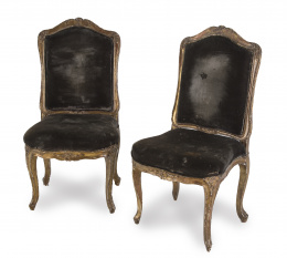 662.  Pareja de sillas en el estilo “Régence” tapizadas en azul.S. XX, incorporando elementos antiguos.