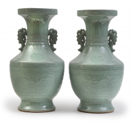 715.  Pareja de jarrones en porcelana esmaltada en celadón.China, S. XIX.