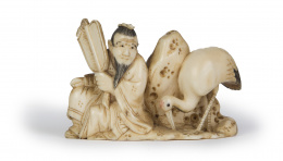 757.  Netsuke en marfil tallado representando un personaje con pai-pai y garza.Japón, pp. del S. XX.