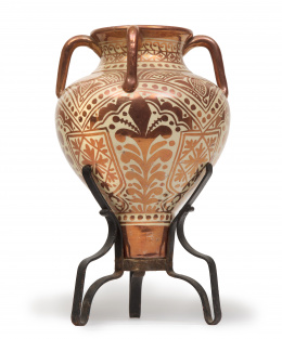 1104.  Pequeña ánfora historicista de reflejo metálico.Manises h. 1900.