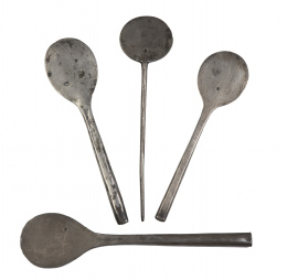 738.  Lote de cuatro tupus de plata.Perú, S. XVI - XVII.