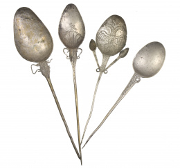 730.  Lote de cuatro tupus tres de plata y una de cobre.Perú, S. XVIII.