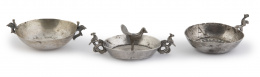 735.  Lote de tres catavinos en plata.Trabajo colonial, S. XVIII - XIX.