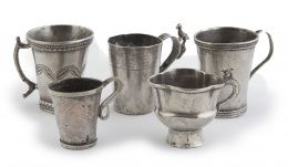 734.  Lote de cinco tacitas de plata.Perú, S. XVIII - XIX.