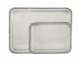 610.  Lote de dos bandejas rectangulares de plata en su color; una con marcas de Dionisio Garcia, ley 916, h. 1940, otra de la segunda mitad del S. XX.