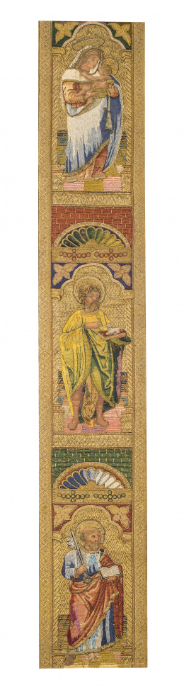 551.  Pareja de tiras de casulla bordadas, con hilos en oro, plateados y de color.España, S. XVI.