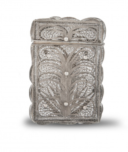 643.  Tarjetero en filigrana de plata, S. XIX.