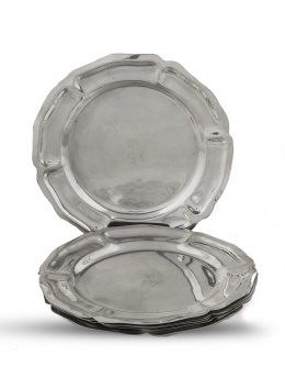 588.  Lote de seis platos con iniciales grabadas en plata sterling mejicana, S. XX.