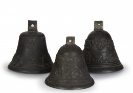 1336.  Lote de tres campanas de bronce, España, S. XIX.