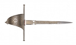 1138.  Daga de mano izquierda en hierro con escudo de Castilla y León en la empuñadura.Fábrica de Toledo, 1884.