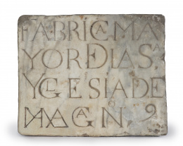 1113.  Placa de mármol con leyenda grabada "Fábrica Mayor de la Sta. Iglesia de Malagn, 9".España, S. XVII.