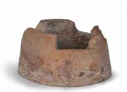 1116.  Anafre (hornillo) de barro. Trabajo Nazarí, S. XIV