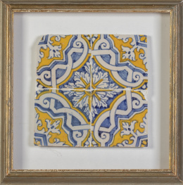 596.  Panel de cuatro azulejos de cerámica esmaltada en azul cobalto y amarillo.Portugal, S. XVII.