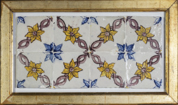 903.  Panel de ocho azulejos de cerámica esmaltada en azul cobalto y ocre.Época Pombalina, Portugal, (1760-1780).