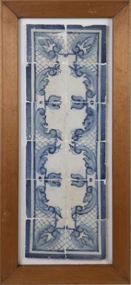 570.  Panel de doce azulejos de cerámica esmaltada en azul de cobalto.Portugal, S. XVIII.