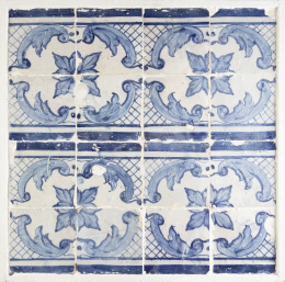 1062.  Panel de dieciséis azulejos de cerámica esmaltada en azul de cobalto, decorado con retícula y flores.Portugal, S. XVIII.