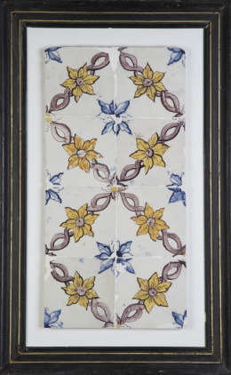1084.  Panel de ocho azulejos en cerámica esmaltada en azul de cobalto, ocre y manganeso.Época pombalina, Portugal, 1760-1780.