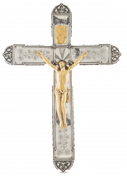 714.  Cristo crucificado.Marfil tallado y parcialmente policromado sobre cruz de plata.S. XIX.