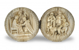 715.  Esferas de marfil tallado decoradas con escenas medievales.S. XIX.