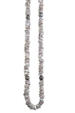 219.  Prog. 51035. Collar de un hilo de perlas Keshi gris combinadas con 5 perlas de Tahiti
