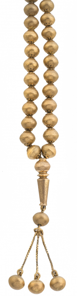 43.  Tashbi o rosario musulmán con cuentas de oro mate insertadas en cadena de eslabón cúbico, con borla central