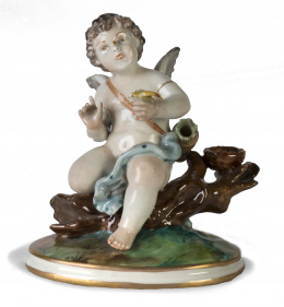 722.  Amorcillo de porcelana esmaltada, S. XX.