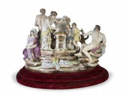 617.  Alegoría del Amor.Grupo escultórico en porcelana esmaltada.S. XIX.