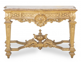 604.  Pareja de consolas en madera tallada y dorada, de estilo Luis XIV con tapa de mármol rosa veteado.Francia, ff. del S. XIX.