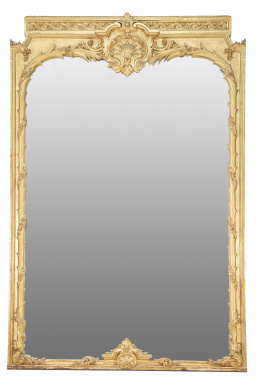 603.  Espejo en madera tallada y dorada de estilo Luis XIV.Francia, h. 1900.
