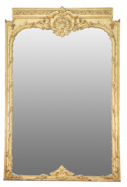 603.  Espejo en madera tallada y dorada de estilo Luis XIV.Francia, h. 1900.