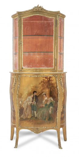 600.  Vitrina de estilo Luis XV, de madera lacada a la manera de "Vernis Martin".Francia, ff. del S. XIX.